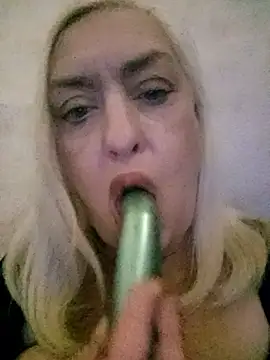 Julia20X online show from April 2026 04:01:01 PM