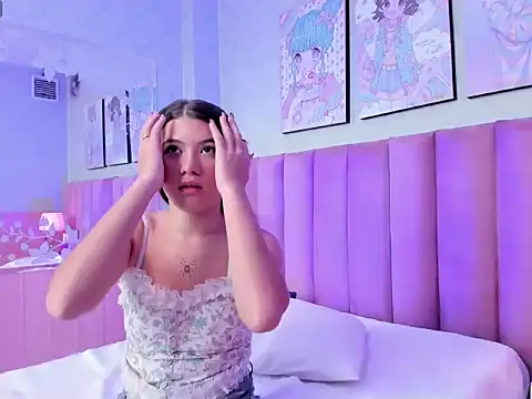 Hellencute18  online show from May 2026 06:03:02 PM