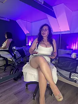 Jenifer cruz online show from May 2026 05:27:01 AM