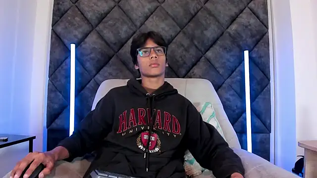 LiamKron online show from May 2026 11:04:02 AM