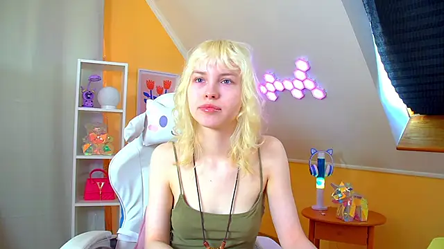 HannahHollis online show from April 2026 06:16:02 AM