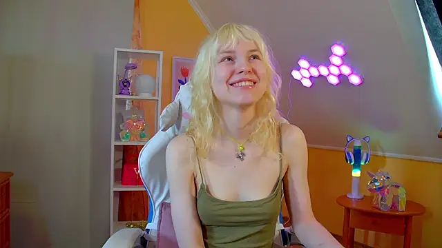 HannahHollis online show from April 2026 06:22:01 AM