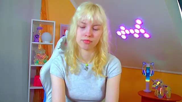 HannahHollis online show from April 2026 06:20:01 AM