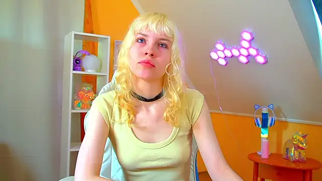 HannahHollis online show from June 2026 06:06:01 AM