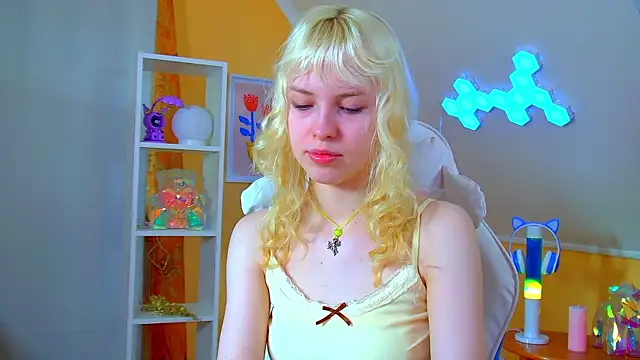HannahHollis online show from June 2026 06:16:02 AM