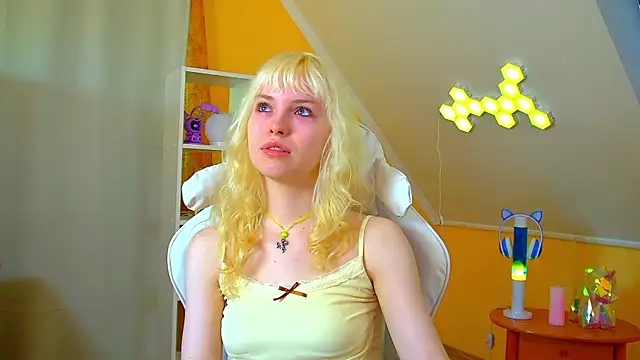 HannahHollis online show from June 2026 06:18:02 AM