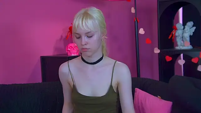 HannahHollis online show from June 2026 12:44:02 PM