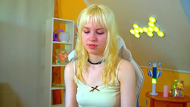 HannahHollis online show from June 2026 06:19:02 AM