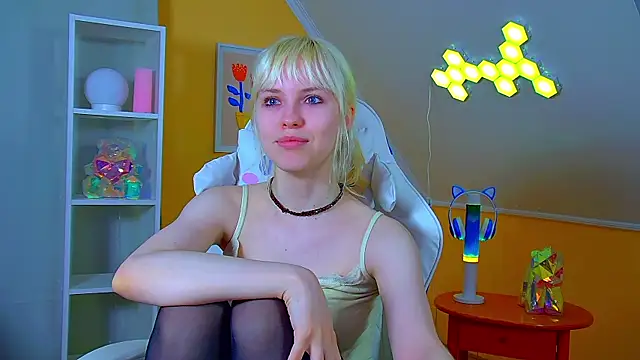 HannahHollis online show from July 2026 06:23:01 PM