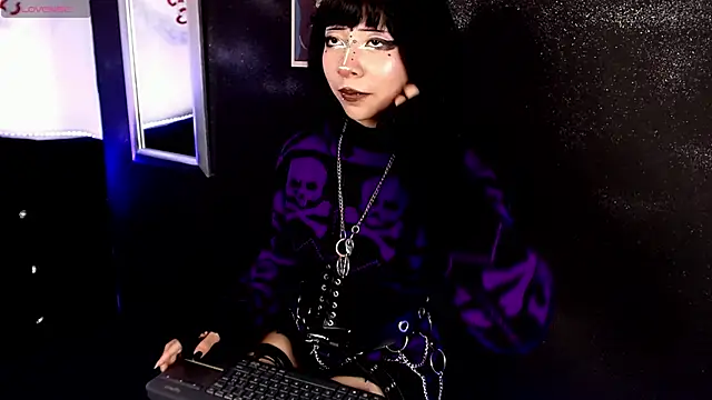 KiomyVamp online show from April 2026 04:15:02 PM