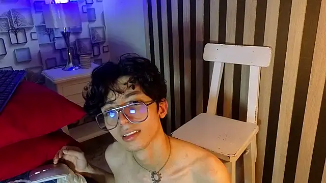 Snapshot of Twink_Sebas7 chatting on April 2026 07:58:02 PM Twink Sebas7 online show from April 2026 07:58:02 PM