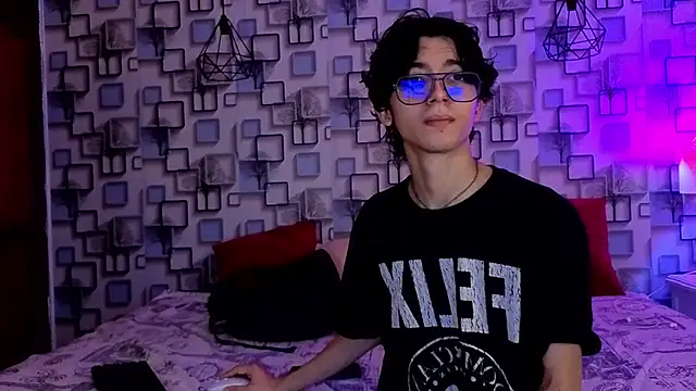 Snapshot of Twink_Sebas7 chatting on May 2026 12:21:02 PM Twink Sebas7 online show from May 2026 12:21:02 PM