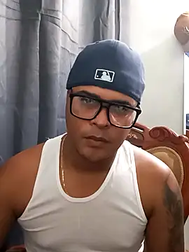 Snapshot of Stark__23 chatting on April 2026 02:40:02 PM Stark 23 online show from April 2026 02:40:02 PM