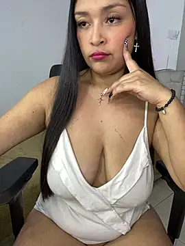Snapshot of Simplemente_Aurora chatting on May 2026 07:10:02 PM Simplemente Aurora online show from May 2026 07:10:02 PM