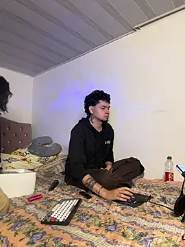 hotlatinocouple   online show from April 2026 05:52:01 AM
