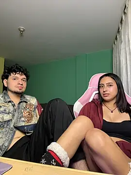 hotlatinocouple   online show from May 2026 11:23:04 PM