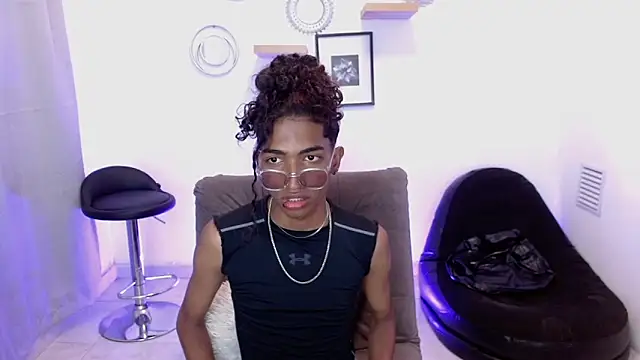 triiangel latinboy online show from May 2026 06:28:02 PM