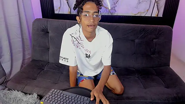triiangel latinboy online show from May 2026 12:22:01 PM