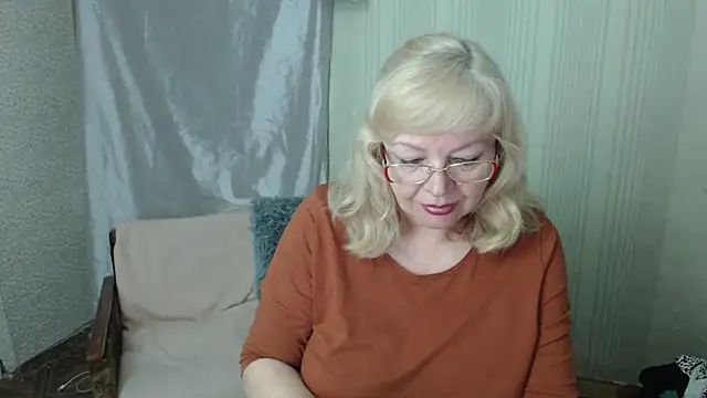 LavandaMay online show from May 2026 06:59:01 PM