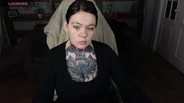 QwertyAnnie Lbo online show from April 2026 03:54:02 PM