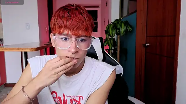 Snapshot of Ryan_y_tony chatting on April 2026 02:11:02 PM Ryan y tony online show from April 2026 02:11:02 PM