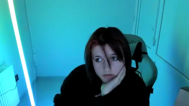 GoldenKiss online show from April 2026 08:03:02 PM