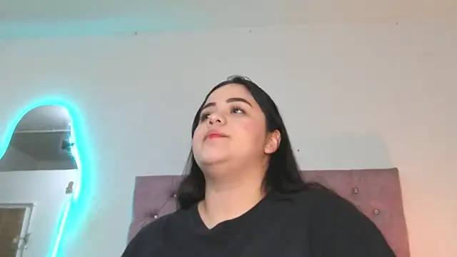 laurenlaine online show from May 2026 10:39:01 PM