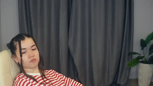 ShanaYock online show from April 2026 01:38:01 PM