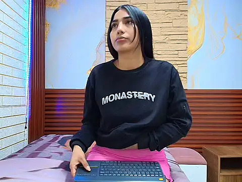 mellaniemonroe303av online show from April 2026 12:10:01 PM