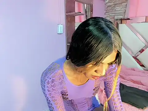 Naomisaenz01 online show from May 2026 02:14:01 PM