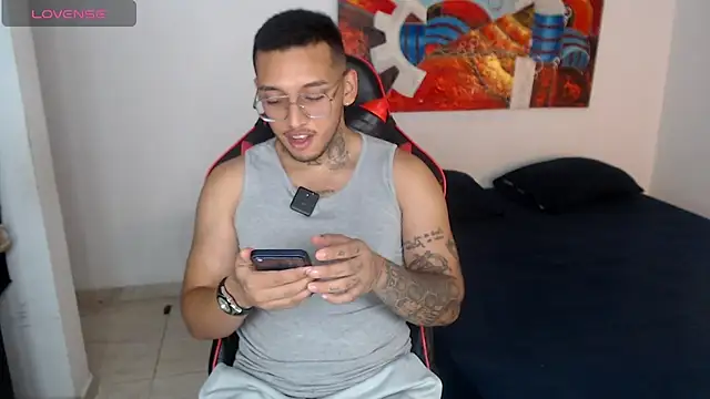 Snapshot of Andymanfit chatting on April 2026 10:25:02 PM Andymanfit online show from April 2026 10:25:02 PM