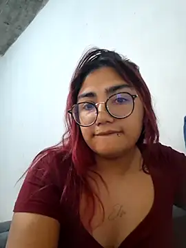 Snapshot of lucyheart_8 chatting on May 2026 04:32:02 AM lucyheart 8 online show from May 2026 04:32:02 AM