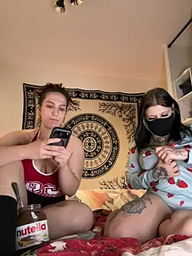 Snapshot of groslolo67 chatting on April 2026 03:50:01 PM groslolo67 online show from April 2026 03:50:01 PM