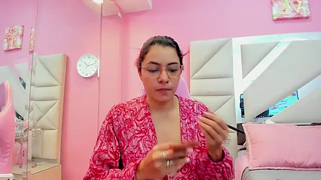 luna hix online show from April 2026 04:06:01 AM