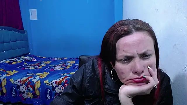 carolinhe26 online show from July 2026 03:00:02 AM