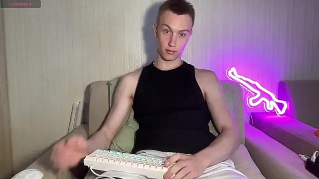 Snapshot of Travis_Gracile chatting on June 2026 08:20:02 AM Travis Gracile online show from June 2026 08:20:02 AM