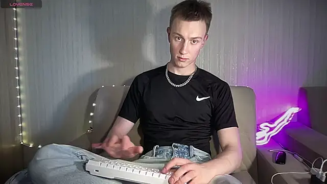Snapshot of Travis_Gracile chatting on June 2026 09:12:02 AM Travis Gracile online show from June 2026 09:12:02 AM