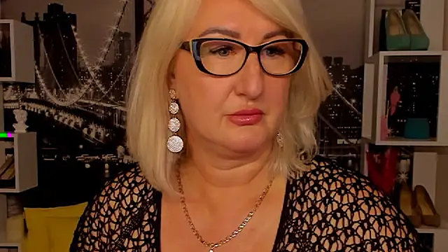 Snapshot of DianaFrances chatting on May 2026 06:09:01 PM DianaFrances online show from May 2026 06:09:01 PM