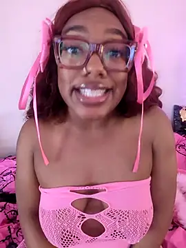 ChocolatCoveredStrawberry online show from April 2026 06:45:02 PM