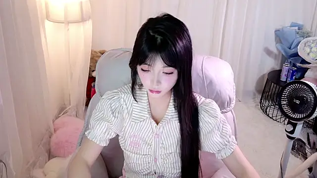 Zoe-001 online show from April 2026 02:04:02 PM