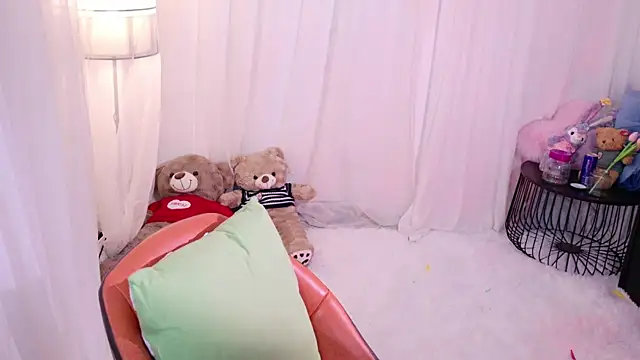 Zoe-001 online show from May 2026 12:02:01 PM