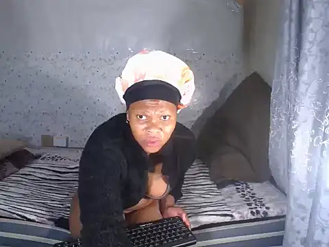 TyraTrixie online show from April 2026 12:13:01 AM