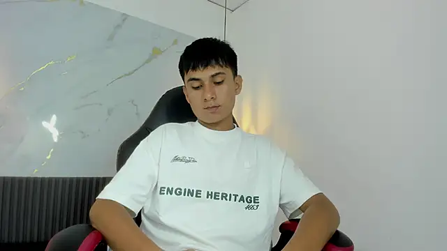 Snapshot of SantiagoCool chatting on April 2026 07:30:01 PM SantiagoCool online show from April 2026 07:30:01 PM