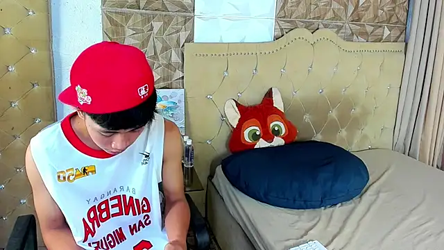 roberthugecock online show from May 2026 10:36:01 AM