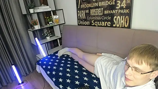 TwinkWhite online show from May 2026 09:13:01 PM