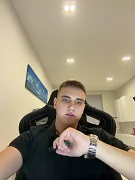 WARDEN w online show from April 2026 06:33:02 PM