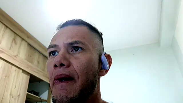 Snapshot of andrew_1520 chatting on November 2025 08:35:02 PM andrew 1520 online show from November 2025 08:35:02 PM