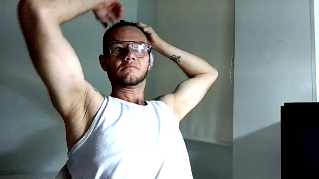 Snapshot of andrew_1520 chatting on November 2025 03:38:01 AM andrew 1520 online show from November 2025 03:38:01 AM