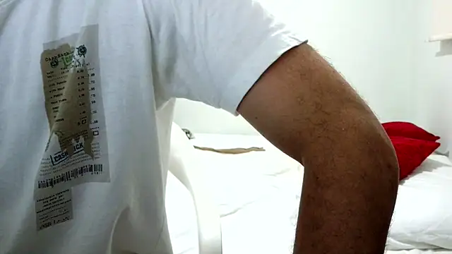 Snapshot of andrew_1520 chatting on December 2025 02:08:02 AM andrew 1520 online show from December 2025 02:08:02 AM