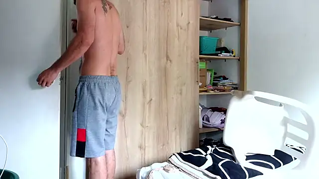 Snapshot of andrew_1520 chatting on January 2026 03:39:02 PM andrew 1520 online show from January 2026 03:39:02 PM